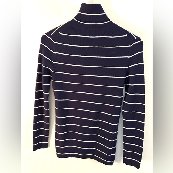 Guideboat Co. NYC  100% Merino Wool Knit Lightweight Turtleneck. Size Medium. - Picture 4 of 9